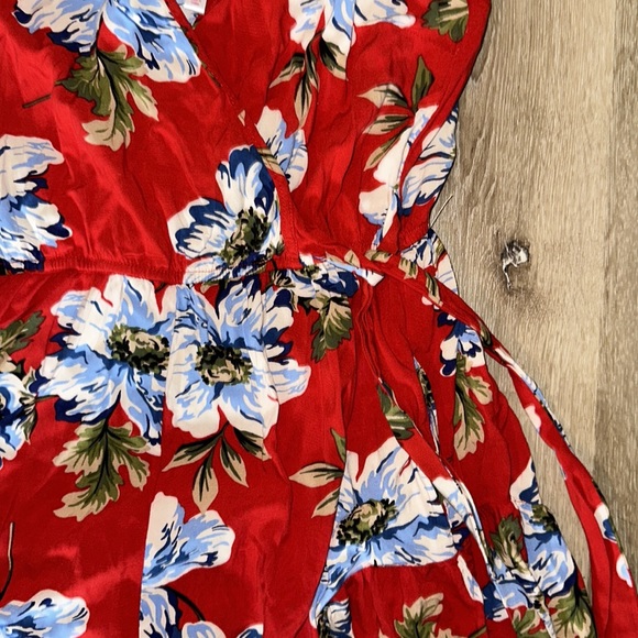 Red floral romper - Picture 3 of 6